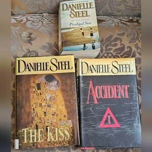 3PC. Danielle  Steel books,The kiss/Accident/Prodigal Son